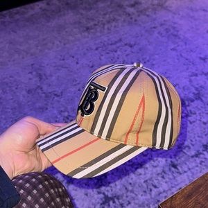 BURBERRY HAT OPENED BUT NEWER USED
